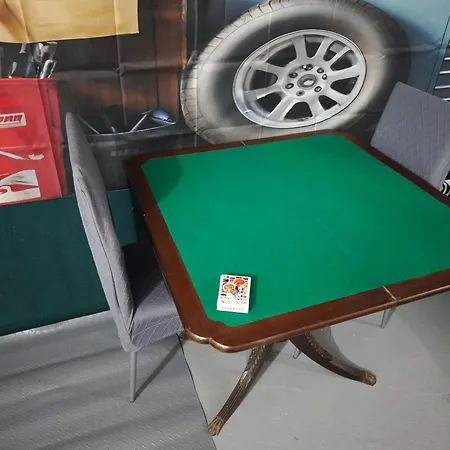 Garage Pool & Relax Πανσιόν