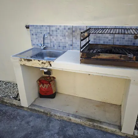 Πανσιόν Garage Pool & Relax *