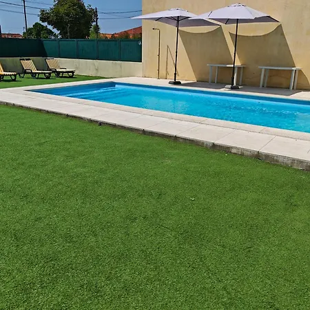 ゲストハウス Garage Pool & Relax *